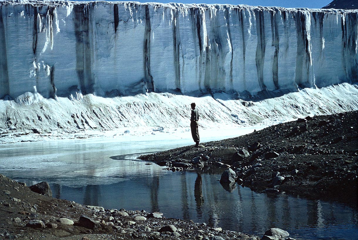 Commonwealth-Glacier-Stream